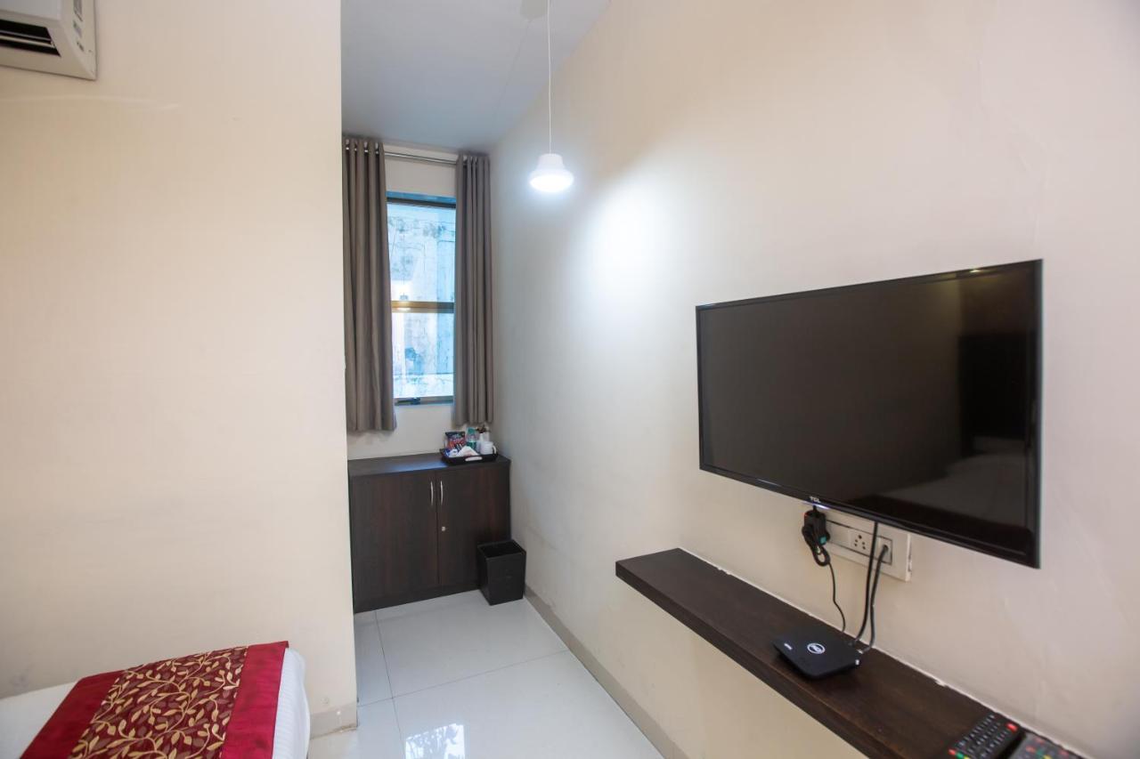 Hotel Singh'S By Wb Inn, Vashi, Navi Mumbai Eksteriør billede